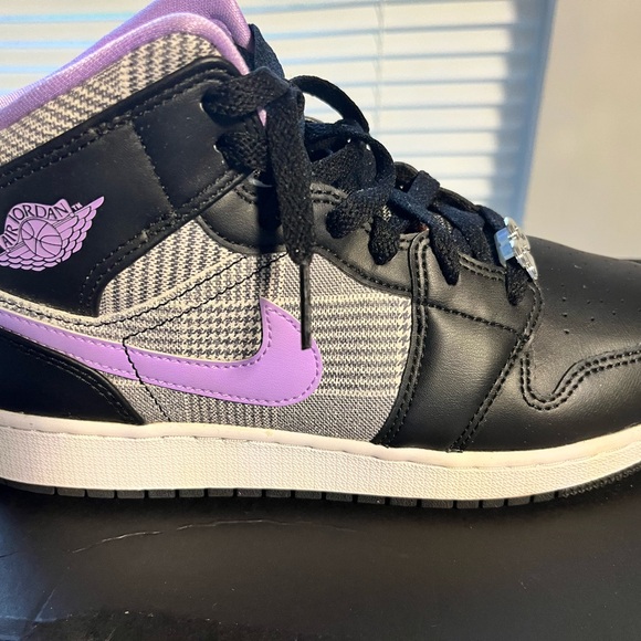 Air Jordan 1 Mid SE (GS) - Picture 6 of 16